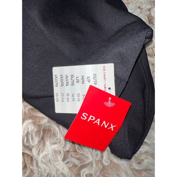 Spanx women’s New black shorts - Picture 9 of 10